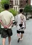 너덜너덜한 옷을 입은 남자. 너덜너덜한 옷을 입은 남자. - 관련 글 썸네일