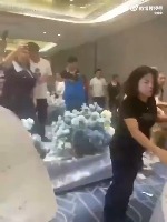 난장판이된 결혼식 난장판이된 결혼식 - 관련 글 썸네일