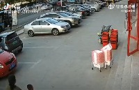 마트 들어갈 때 뒤에서 휴대폰 훔치는 소매치기 - 관련 글 썸네일