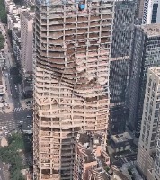 철근없어 흘러내리는 아파트.jpg - 관련 글 썸네일