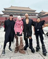 혐오스런 패션으로 쫒겨나게된 디자이너 jpg 혐오스런 패션으로 쫒겨나게된 디자이너 jpg - 관련 글 썸네일