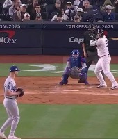 야구 중계 중 장외 파울로 나가는 공을... - 관련 글 썸네일