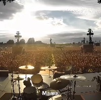 퀸의 프레디는 없어도 65000여명의 관객이 만들어낸 감동의 무대. 퀸의 프레디는 없어도 65000여명의 관객이 만들어낸 감동의 무대. - 관련 글 썸네일