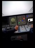 안개 가득한 날씨에 기차 운전석 뷰. A train in foggy weather. - 관련 글 썸네일