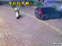 빡침주의. 자신의 아이를 태운 중국 초보 오토바이.. 빡침주의. 자신의 아이를 태운 중국 초보 오토바이.. - 관련 글 썸네일