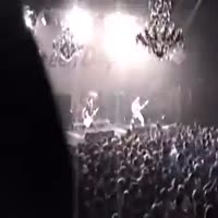 그린데이 보컬. 공연중에.. - 관련 글 썸네일