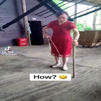 붉은 옷 여인의 더블 스틱 환상 묘기 - 관련 글 썸네일