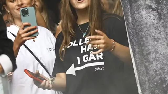 덴마크 공주, 축제 파격 셔츠 - 관련 글 썸네일