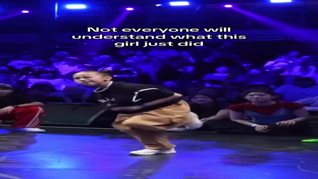 미친 몸놀림의 춤추는 소녀 - 관련 글 썸네일