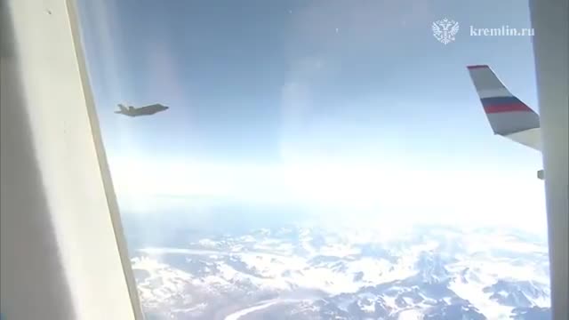 미 F-35, 러시아로 복귀하는 푸틴 비행기 호위 - 관련 글 썸네일