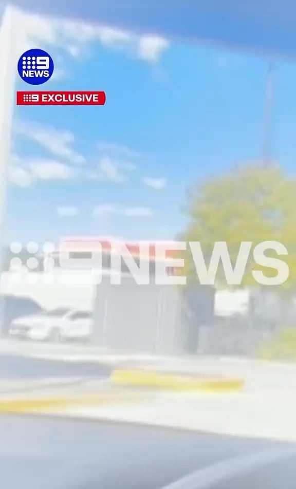 드라이브 스루 줄 못 기다려서 벌어진 일 ㄷㄷ - 해외 인기글 썸네일