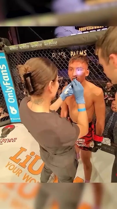 간호사가 위험 감지하고 싸움 막았는데 관중한테 야유받음 ㄷㄷ - 관련 글 썸네일